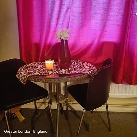Cosy Private Room In Hornchurch, London With Free Parking
